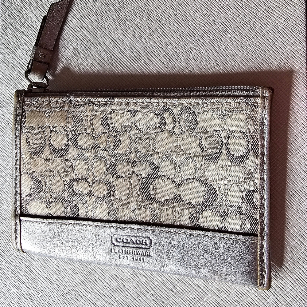 Coach Metallic Silver Jacquard Slim card case with key ring EUC - Picture 12 of 13
